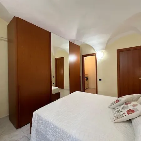 Apartamento Trilocale 4 Posti Letto Nel Cuore Storico Di - Wh -